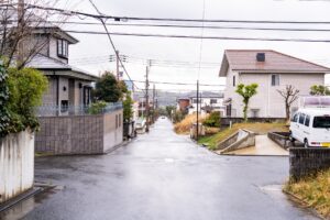 梅雨前の外壁洗浄でカビ・コケ対策|今やるべき住まいのメンテナンス